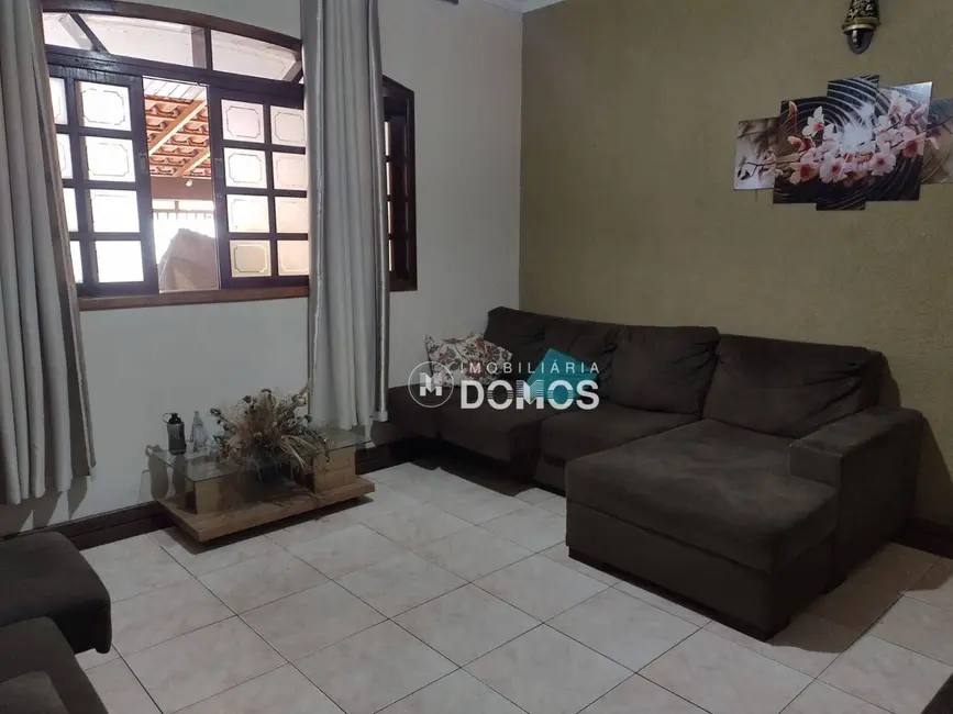 Foto 1 de Casa com 3 quartos à venda, 250m2 em Jardim Rony, Guaratingueta - SP