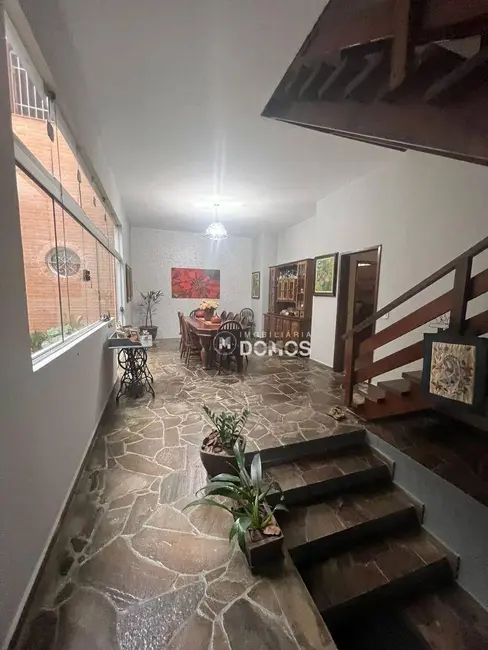Foto 1 de Sobrado com 4 quartos à venda, 351m2 em Portal das Colinas, Guaratingueta - SP