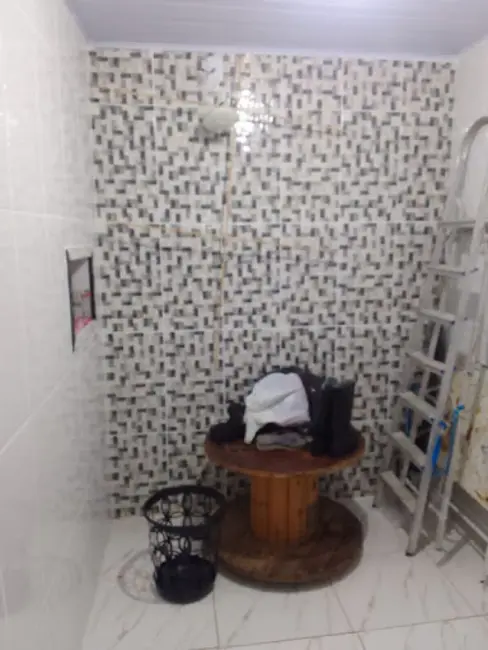 Foto 2 de Casa com 2 quartos à venda, 160m2 em Guaratingueta - SP