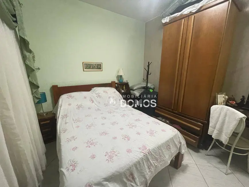Casa com 1 quarto à venda, 250m2 em Aparecida - SP - imagem 3 Foto 3 de Casa com 1 quarto à venda, 250m2 em Aparecida - SP