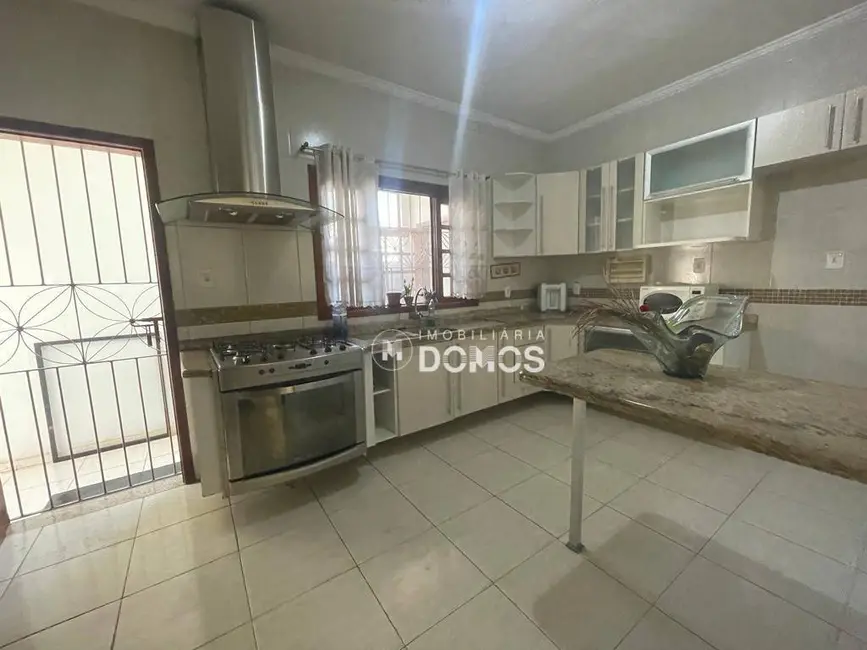 Foto 3 de Casa com 3 quartos à venda, 500m2 em Aparecida - SP
