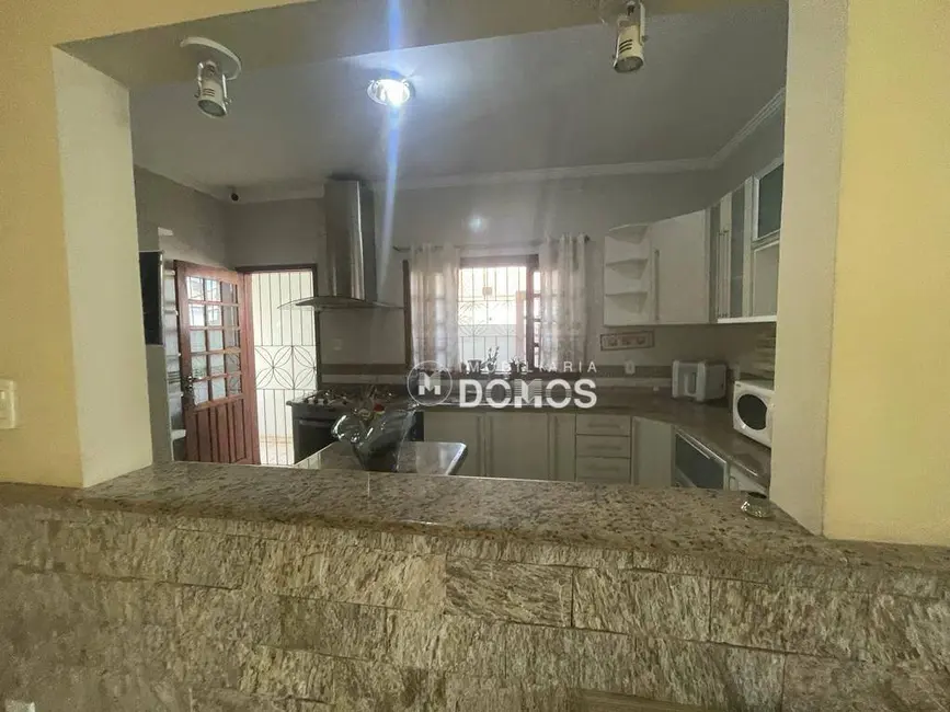 Foto 2 de Casa com 3 quartos à venda, 500m2 em Aparecida - SP