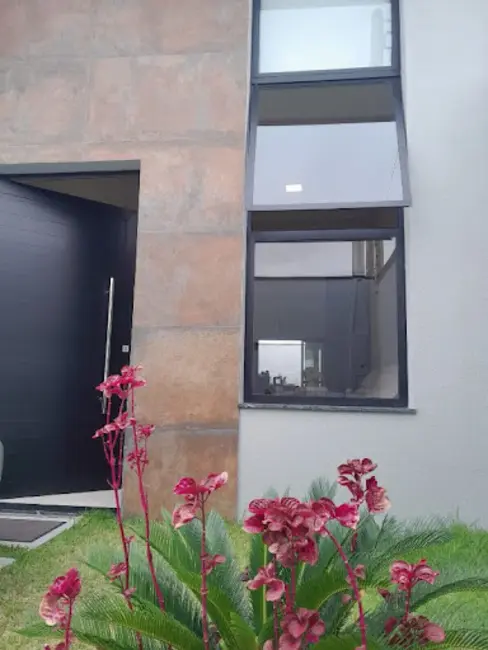 Foto 2 de Casa com 3 quartos à venda, 175m2 em Pindamonhangaba - SP