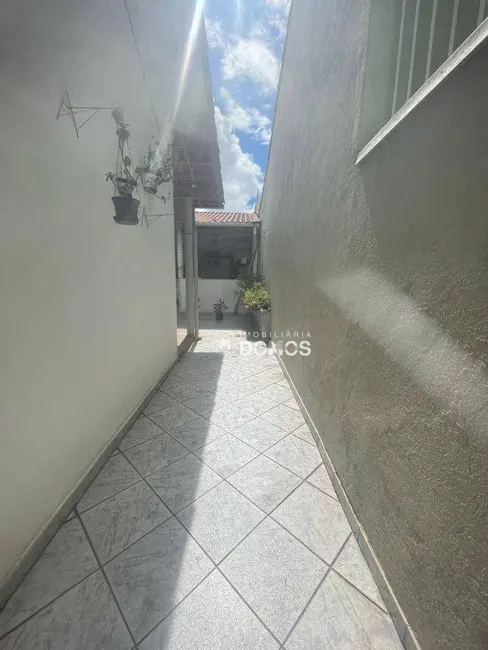 Foto 3 de Casa com 3 quartos à venda, 250m2 em Parque Residencial Beira Rio, Guaratingueta - SP