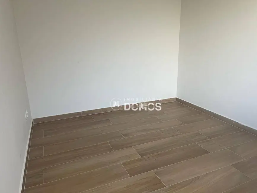 Foto 2 de Sala Comercial para alugar, 20m2 em Centro, Guaratingueta - SP