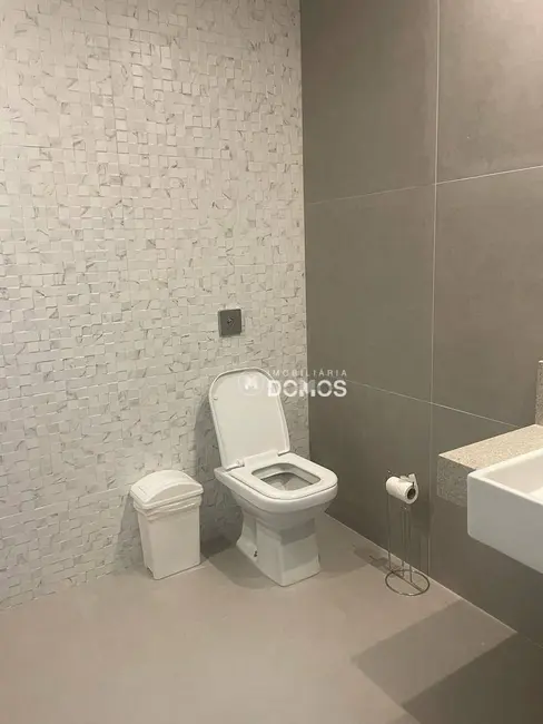 Sala Comercial para alugar, 20m2 em Centro, Guaratingueta - SP - imagem 8 Foto 8 de Sala Comercial para alugar, 20m2 em Centro, Guaratingueta - SP