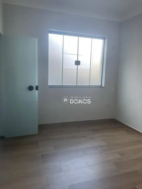 Sala Comercial para alugar, 20m2 em Centro, Guaratingueta - SP - imagem 3 Foto 3 de Sala Comercial para alugar, 20m2 em Centro, Guaratingueta - SP