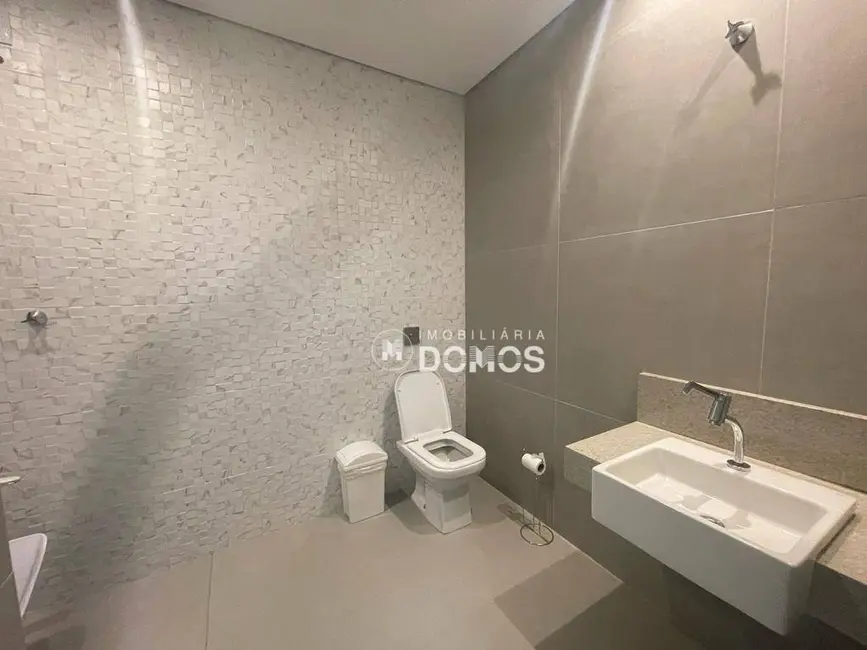 Sala Comercial para alugar, 20m2 em Centro, Guaratingueta - SP - imagem 9 Foto 9 de Sala Comercial para alugar, 20m2 em Centro, Guaratingueta - SP