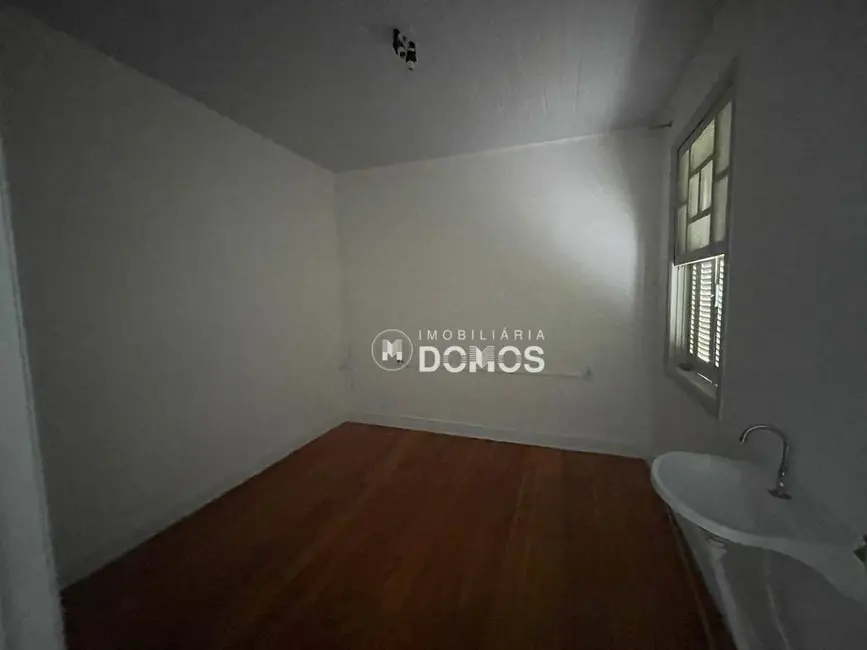 Sala Comercial para alugar, 10m2 em Centro, Guaratingueta - SP - imagem 3 Foto 3 de Sala Comercial para alugar, 10m2 em Centro, Guaratingueta - SP