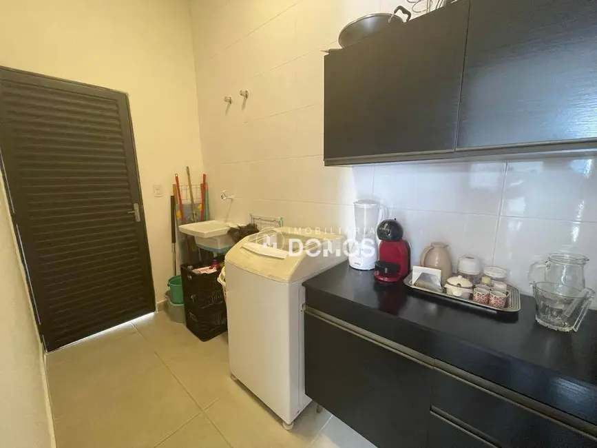 Foto 6 de Casa com 3 quartos à venda, 490m2 em Village Mantiqueira, Guaratingueta - SP