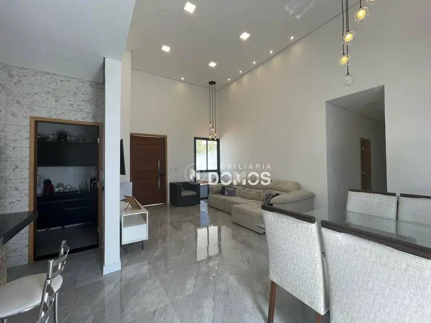 Foto 1 de Casa com 3 quartos à venda, 490m2 em Village Mantiqueira, Guaratingueta - SP