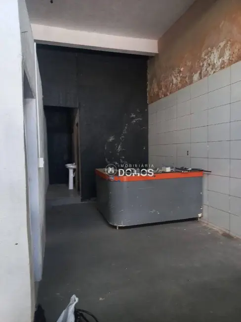 Loja para alugar, 180m2 em Centro, Guaratingueta - SP - imagem 3 Foto 3 de Loja para alugar, 180m2 em Centro, Guaratingueta - SP