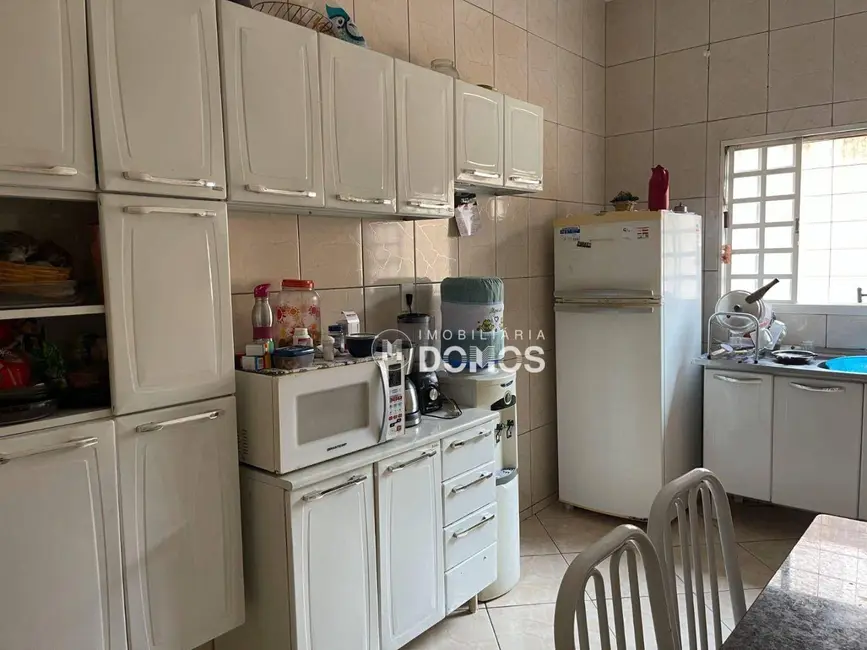 Casa com 3 quartos à venda, 175m2 em Aparecida - SP - imagem 4 Foto 4 de Casa com 3 quartos à venda, 175m2 em Aparecida - SP