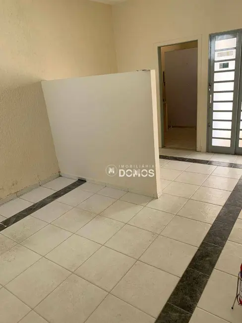 Foto 2 de Casa com 5 quartos para alugar, 300m2 em Vila Paraíba, Guaratingueta - SP