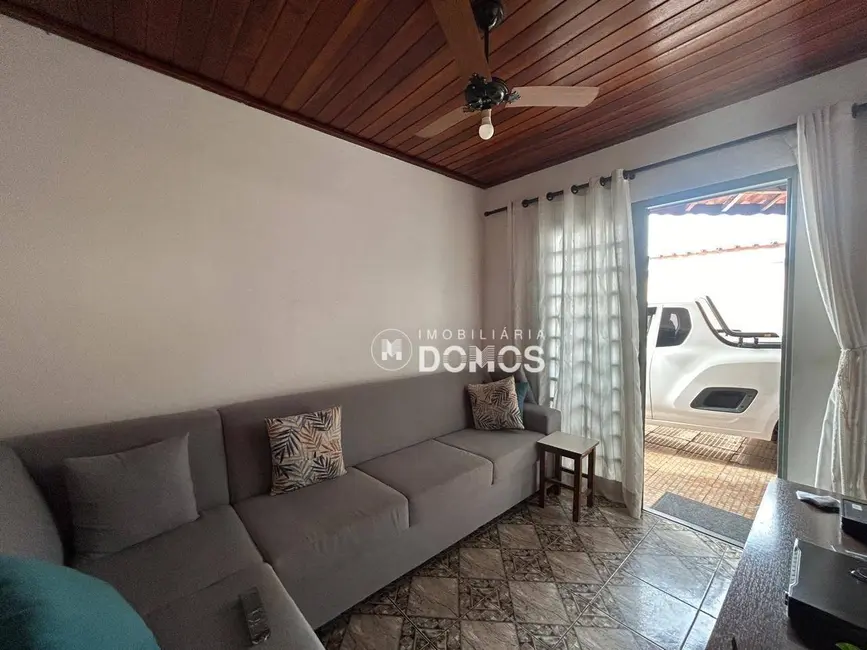 Foto 2 de Casa com 3 quartos à venda, 170m2 em Vila dos Comerciários II, Guaratingueta - SP