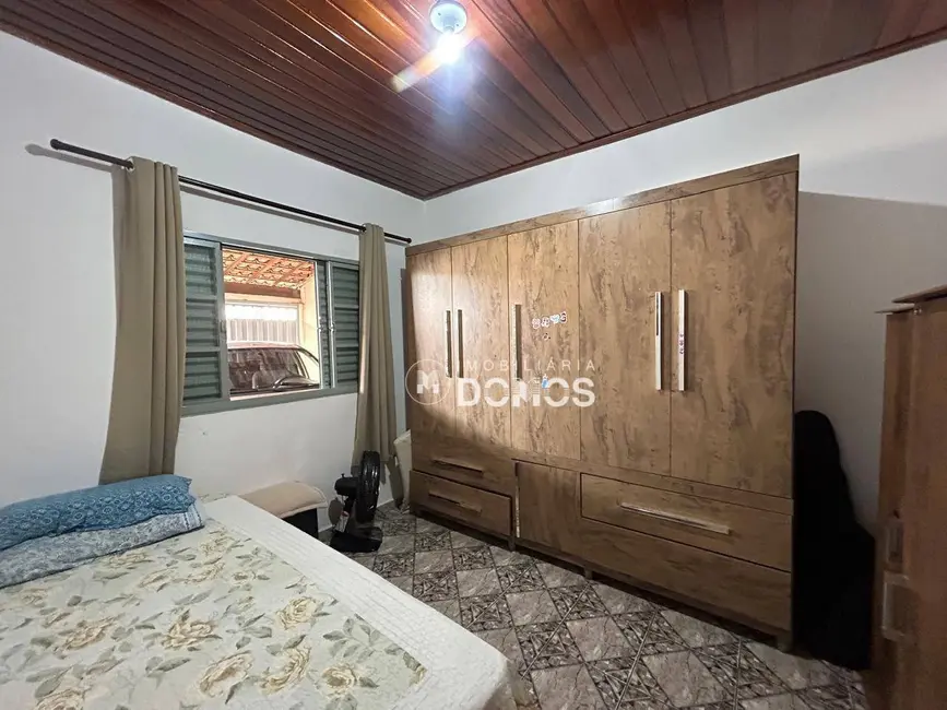 Foto 4 de Casa com 3 quartos à venda, 170m2 em Vila dos Comerciários II, Guaratingueta - SP