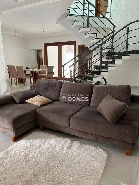 Foto 1 de Casa com 3 quartos à venda, 250m2 em Potim - SP