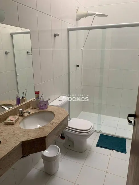 Foto 8 de Casa com 3 quartos à venda, 300m2 em Jardim Rony, Guaratingueta - SP