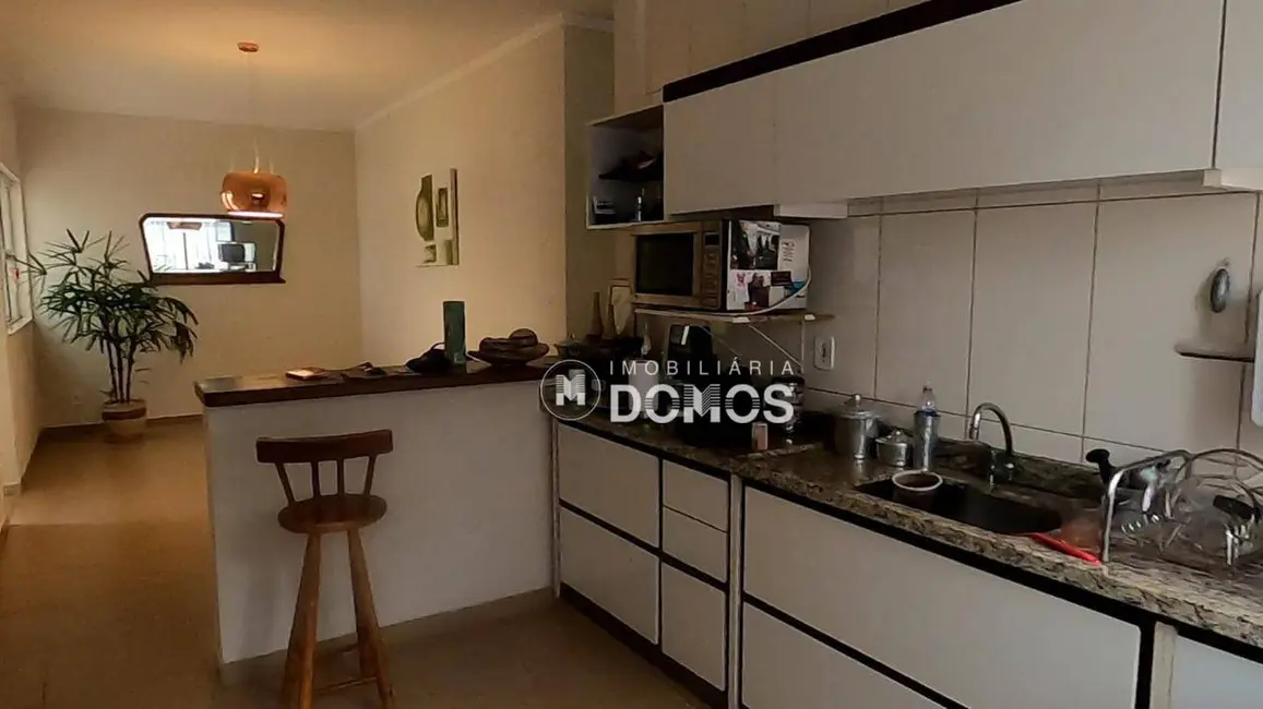 Foto 1 de Casa com 3 quartos à venda, 300m2 em Jardim Rony, Guaratingueta - SP