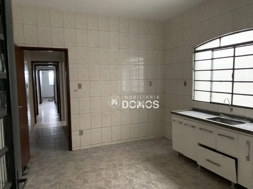 Casa com 3 quartos à venda, 175m2 em Aparecida - SP - imagem 4 Foto 4 de Casa com 3 quartos à venda, 175m2 em Aparecida - SP