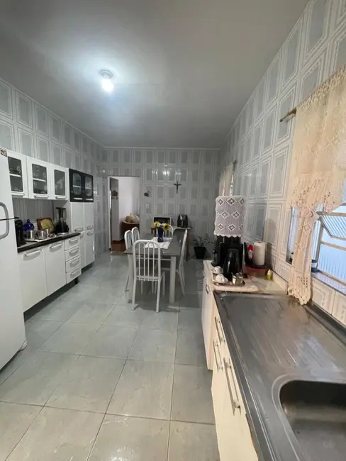 Foto 2 de Casa com 2 quartos à venda, 250m2 em Jardim do Vale, Guaratingueta - SP