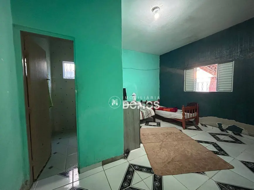 Foto 4 de Casa com 2 quartos à venda, 300m2 em Guaratingueta - SP