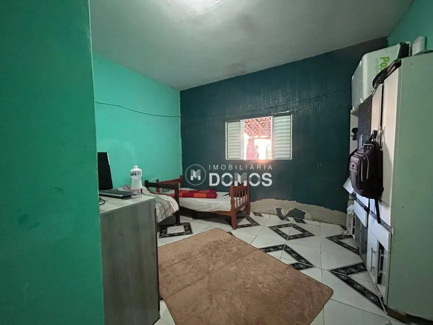 Foto 3 de Casa com 2 quartos à venda, 300m2 em Guaratingueta - SP