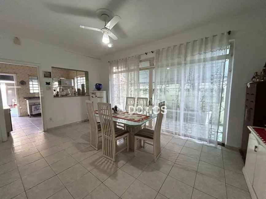 Foto 1 de Casa com 3 quartos à venda, 300m2 em Vila Paraíba, Guaratingueta - SP