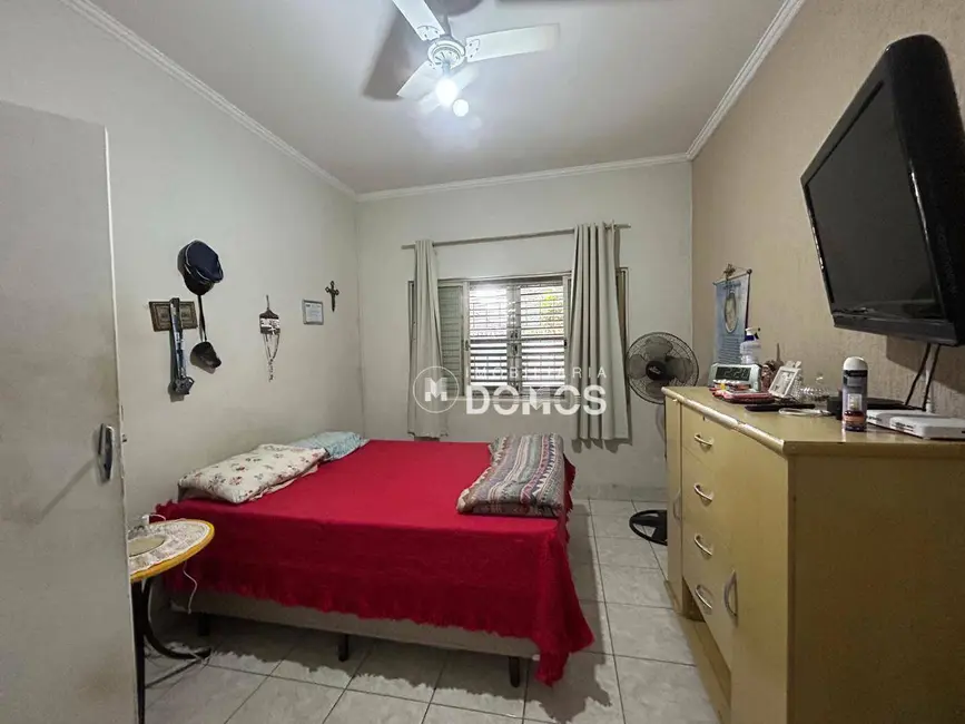 Foto 6 de Casa com 3 quartos à venda, 300m2 em Vila Paraíba, Guaratingueta - SP