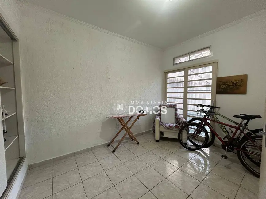 Foto 8 de Casa com 3 quartos à venda, 300m2 em Vila Paraíba, Guaratingueta - SP