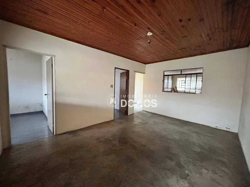 Foto 5 de Casa com 2 quartos à venda, 250m2 em São Dimas, Guaratingueta - SP