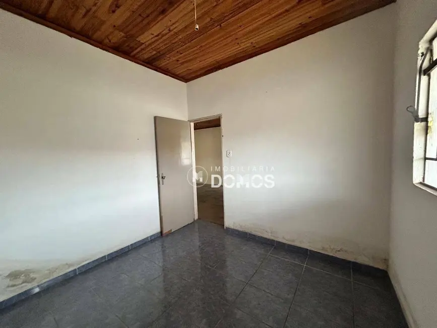Foto 6 de Casa com 2 quartos à venda, 250m2 em São Dimas, Guaratingueta - SP
