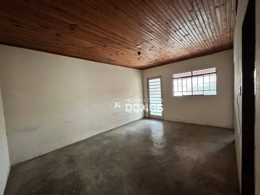 Foto 3 de Casa com 2 quartos à venda, 250m2 em São Dimas, Guaratingueta - SP