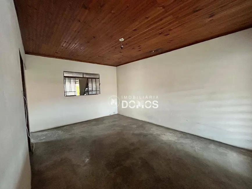 Foto 4 de Casa com 2 quartos à venda, 250m2 em São Dimas, Guaratingueta - SP