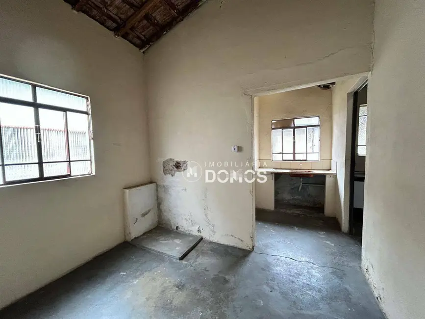 Foto 9 de Casa com 2 quartos à venda, 250m2 em São Dimas, Guaratingueta - SP