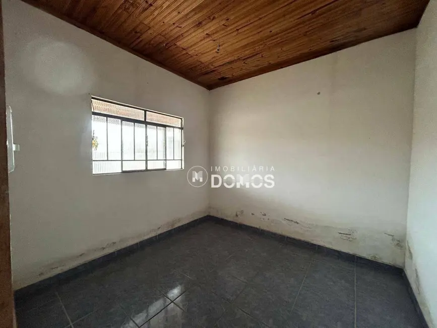 Foto 8 de Casa com 2 quartos à venda, 250m2 em São Dimas, Guaratingueta - SP
