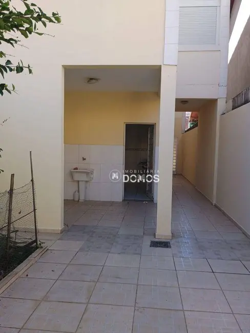 Foto 2 de Casa com 3 quartos à venda, 150m2 em Parque Residencial Beira Rio, Guaratingueta - SP