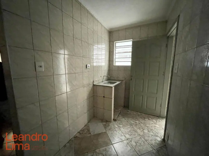 Casa com 1 quarto para alugar, 35m2 em Jardim Munhoz, Guarulhos - SP - imagem 4 Foto 4 de Casa com 1 quarto para alugar, 35m2 em Jardim Munhoz, Guarulhos - SP