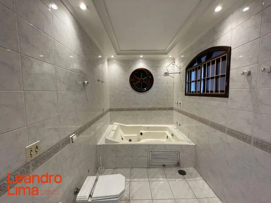 Casa com 3 quartos para alugar, 200m2 em Jardim Munhoz, Guarulhos - SP - imagem 5 Foto 5 de Casa com 3 quartos para alugar, 200m2 em Jardim Munhoz, Guarulhos - SP