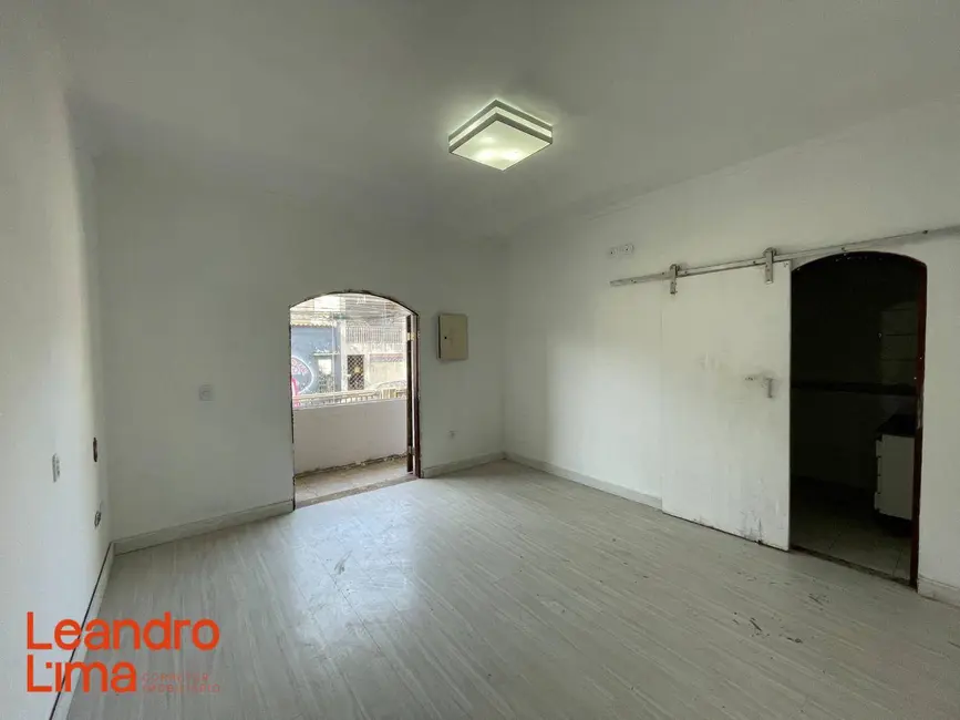 Casa com 3 quartos para alugar, 200m2 em Jardim Munhoz, Guarulhos - SP - imagem 2 Foto 2 de Casa com 3 quartos para alugar, 200m2 em Jardim Munhoz, Guarulhos - SP
