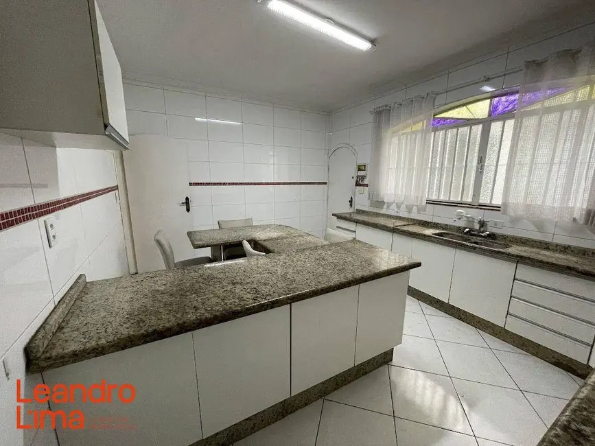 Foto 6 de Casa com 3 quartos à venda e para alugar, 250m2 em Vila Zamataro, Guarulhos - SP