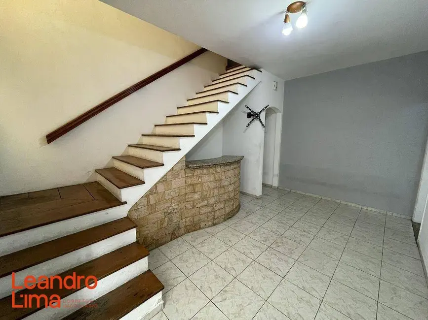 Foto 3 de Casa com 3 quartos à venda e para alugar, 250m2 em Vila Zamataro, Guarulhos - SP