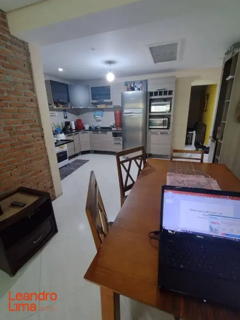 Casa com 2 quartos à venda, 125m2 em Jardim Santa Maria, Guarulhos - SP - imagem 3 Foto 3 de Casa com 2 quartos à venda, 125m2 em Jardim Santa Maria, Guarulhos - SP