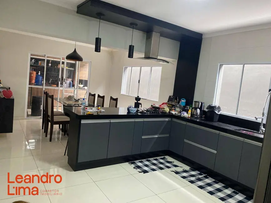 Casa com 3 quartos à venda, 150m2 em Cocaia, Guarulhos - SP - imagem 1 Foto 1 de Casa com 3 quartos à venda, 150m2 em Cocaia, Guarulhos - SP