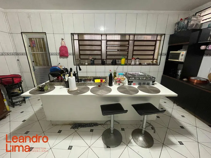 Casa com 2 quartos para alugar, 150m2 em Jardim Munhoz, Guarulhos - SP - imagem 4 Foto 4 de Casa com 2 quartos para alugar, 150m2 em Jardim Munhoz, Guarulhos - SP