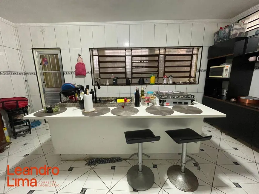 Casa com 2 quartos para alugar, 150m2 em Jardim Munhoz, Guarulhos - SP - imagem 5 Foto 5 de Casa com 2 quartos para alugar, 150m2 em Jardim Munhoz, Guarulhos - SP