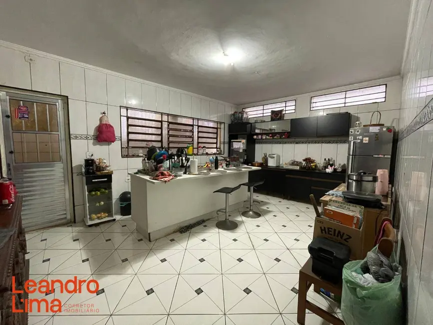 Casa com 2 quartos para alugar, 150m2 em Jardim Munhoz, Guarulhos - SP - imagem 6 Foto 6 de Casa com 2 quartos para alugar, 150m2 em Jardim Munhoz, Guarulhos - SP