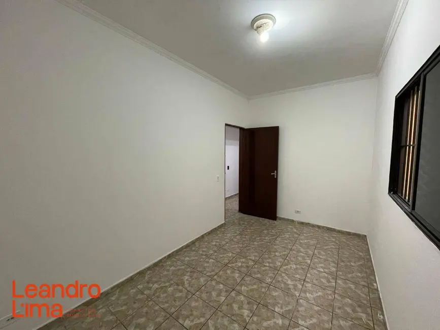 Casa com 3 quartos para alugar, 125m2 em Jardim Rosa de Franca, Guarulhos - SP - imagem 5 Foto 5 de Casa com 3 quartos para alugar, 125m2 em Jardim Rosa de Franca, Guarulhos - SP