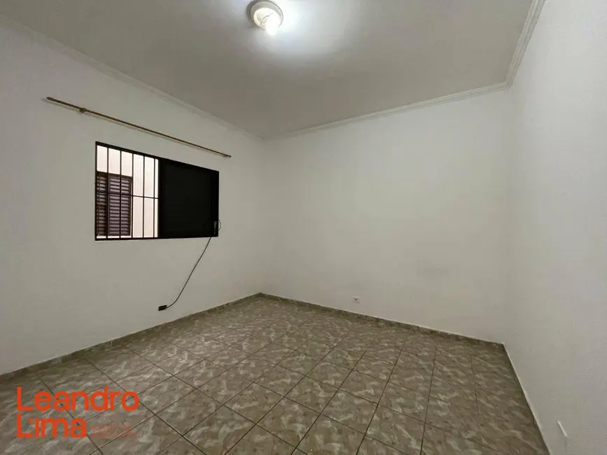 Casa com 3 quartos para alugar, 125m2 em Jardim Rosa de Franca, Guarulhos - SP - imagem 2 Foto 2 de Casa com 3 quartos para alugar, 125m2 em Jardim Rosa de Franca, Guarulhos - SP