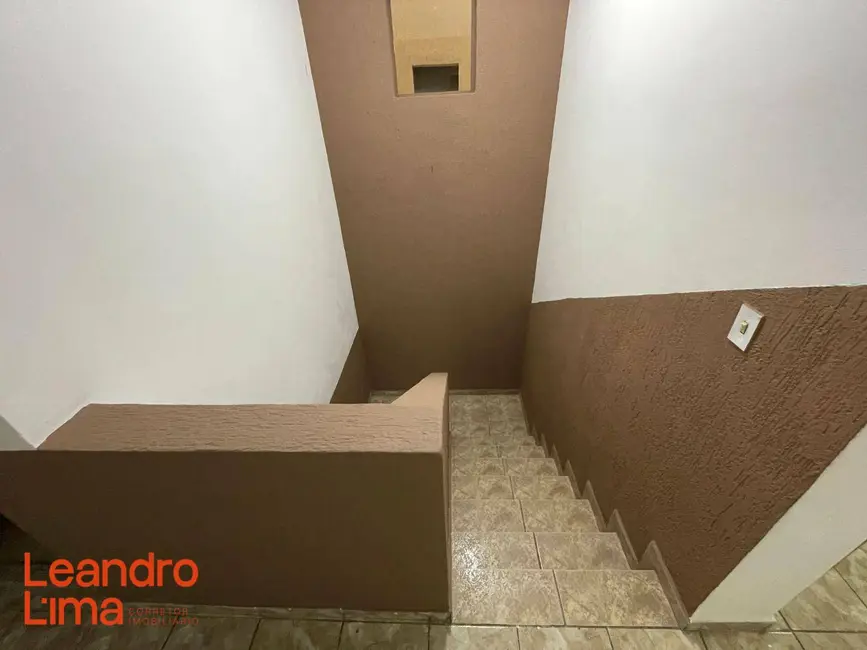 Casa com 3 quartos para alugar, 125m2 em Jardim Rosa de Franca, Guarulhos - SP - imagem 6 Foto 6 de Casa com 3 quartos para alugar, 125m2 em Jardim Rosa de Franca, Guarulhos - SP